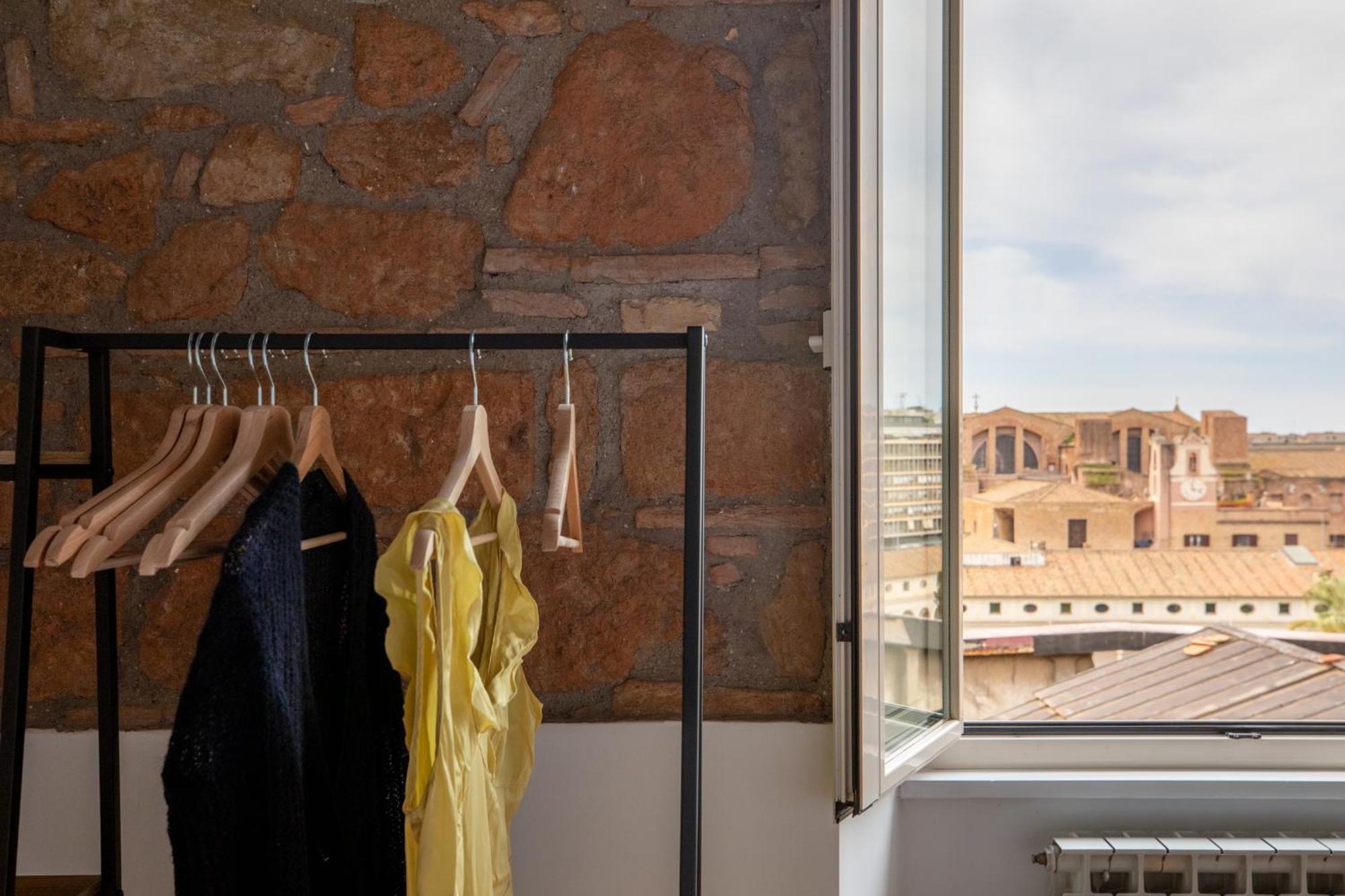 Iflat Minimal Design In The Heart Of Apartamento